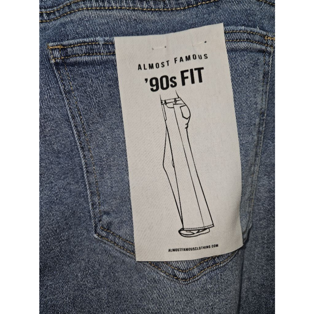 Almost Famous 90's Fit Baggy Jeans Women's Size 11 NEW - Picture 9 of 12